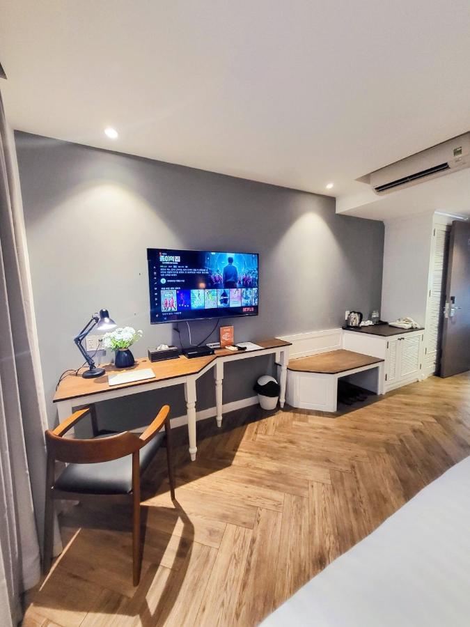 Thao Trang Laluxe Saigon Khách sạn 3*