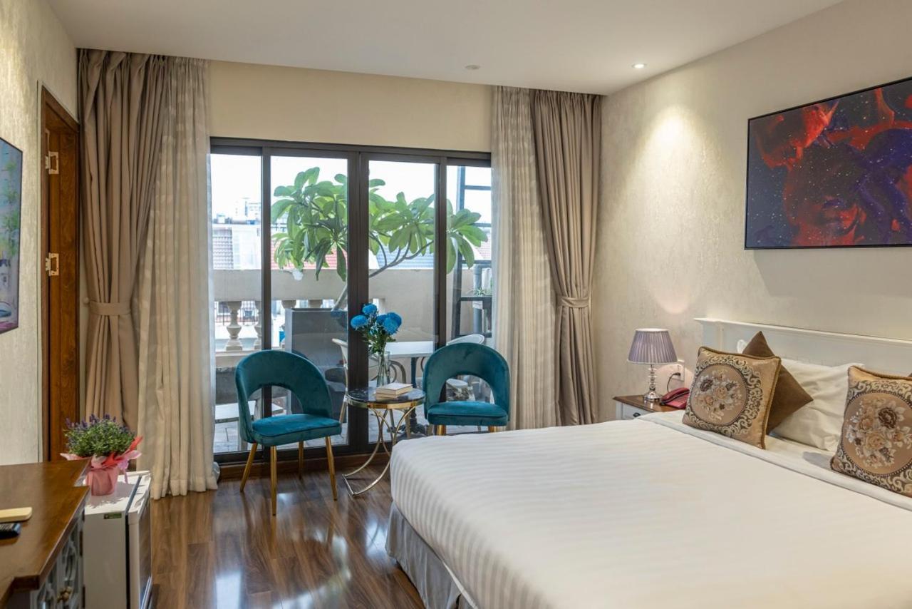 Thao Trang Laluxe Saigon 3*