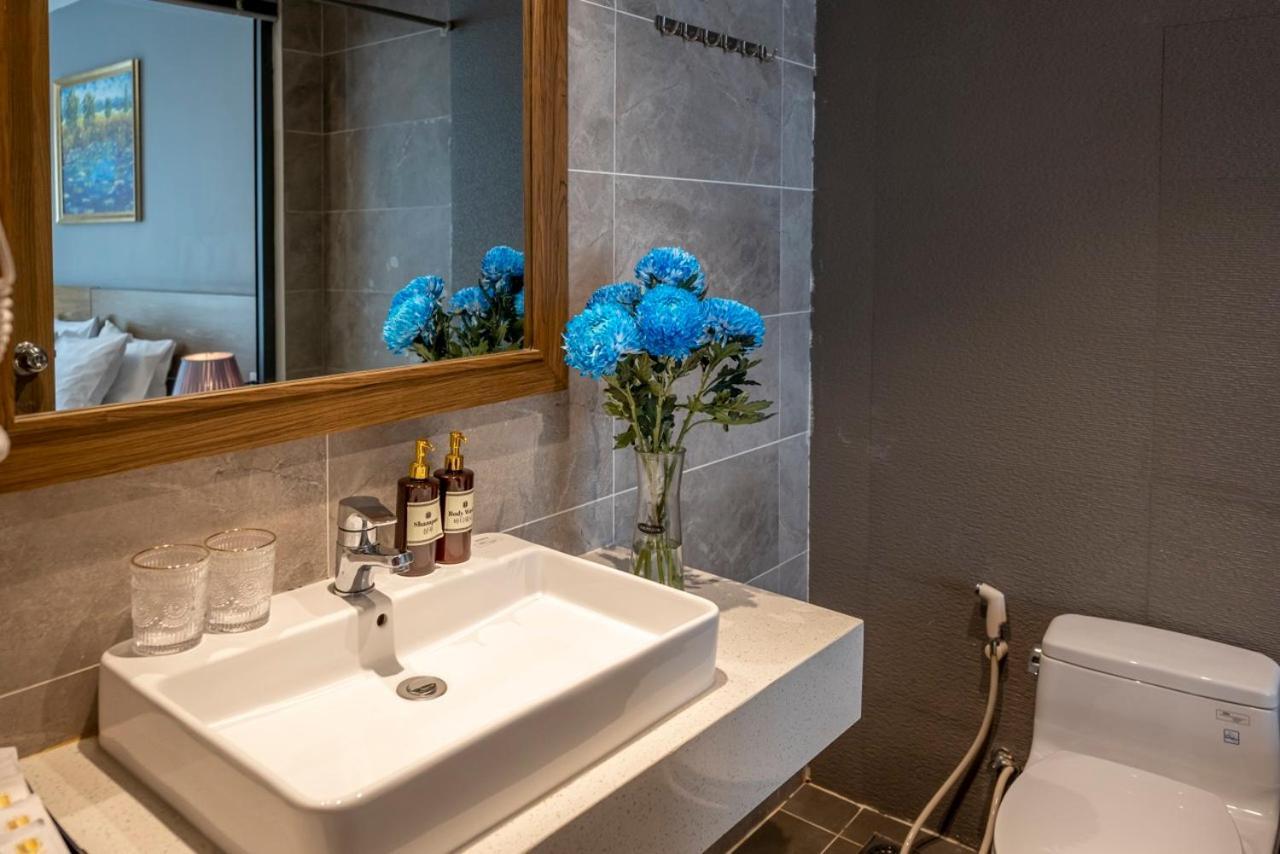 Thao Trang Laluxe Saigon Khách sạn 3*