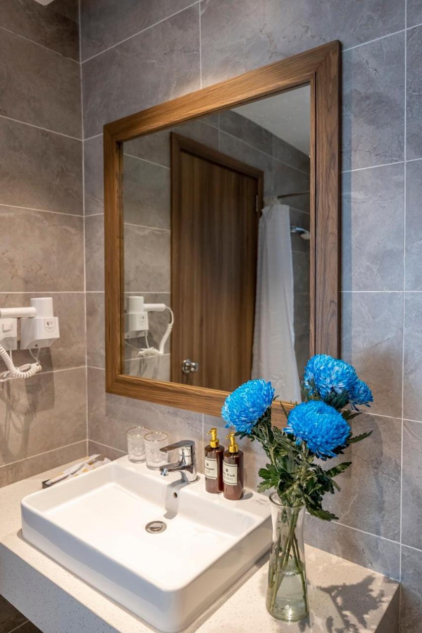Thao Trang Laluxe Saigon Khách sạn