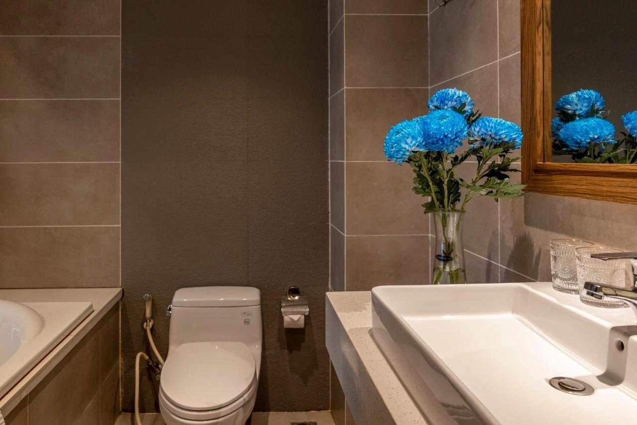 Thao Trang Laluxe Saigon 3*